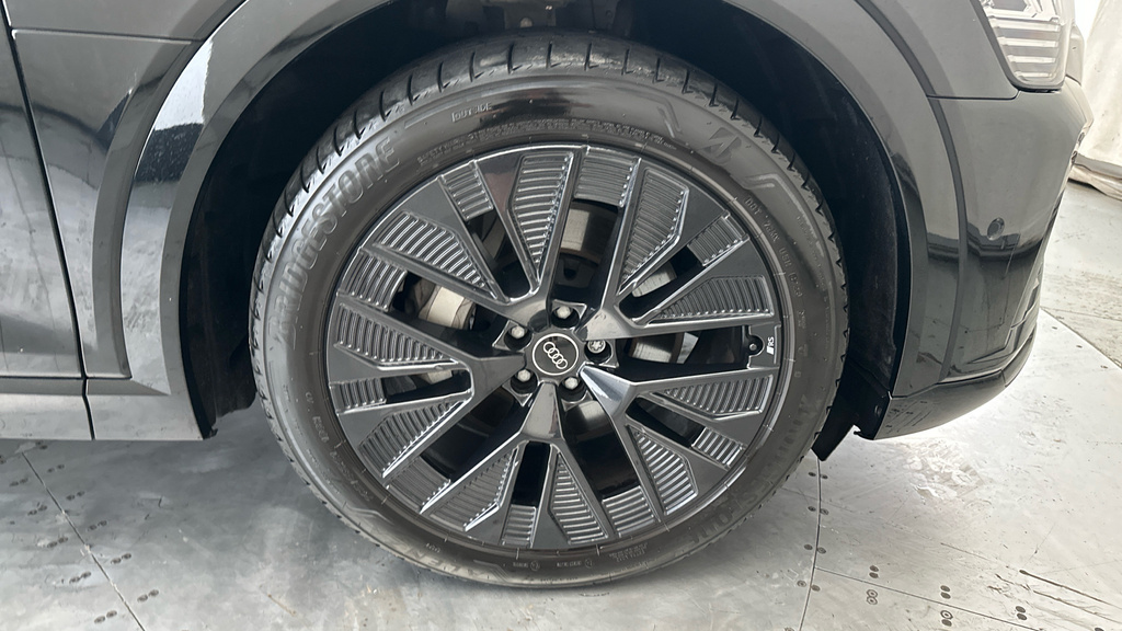 Audi Q8 e tron Black Edition Black #28