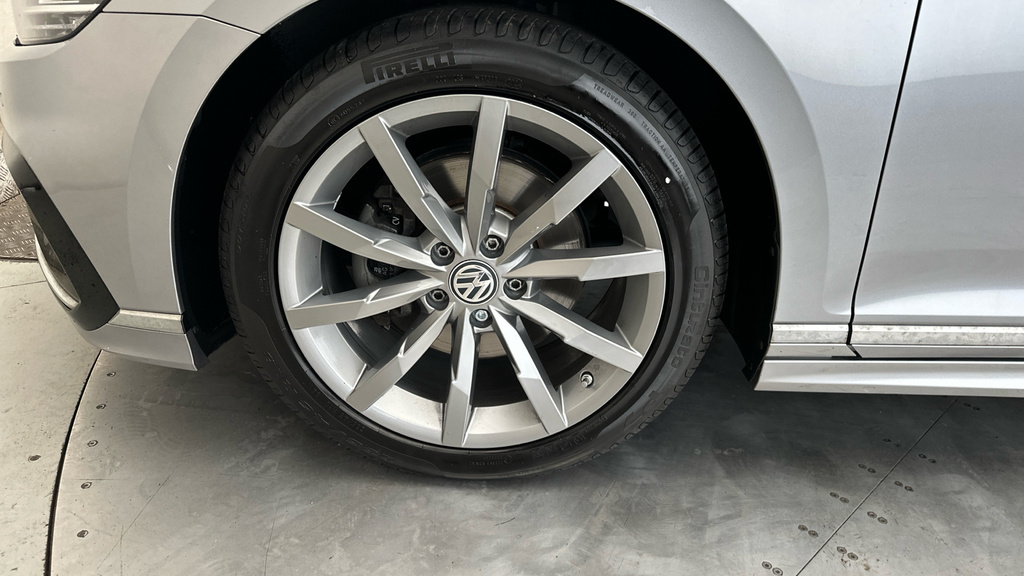 Volkswagen Passat Sel Red #24