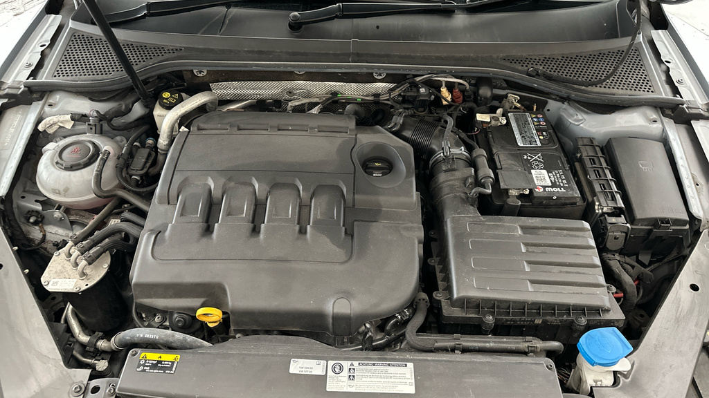 Volkswagen Passat Sel Red #23
