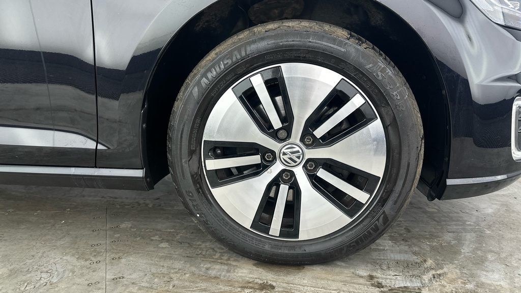 Volkswagen e-Golf Hatchback 35.8Kwh E-golf 202070 White #30
