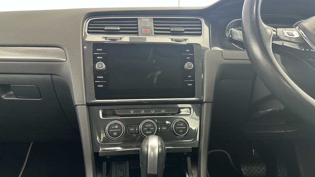Volkswagen e-Golf Hatchback 35.8Kwh E-golf 202070 White #22
