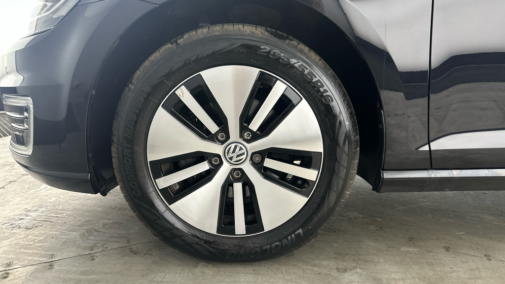 Volkswagen e-Golf Hatchback 35.8Kwh E-golf 202070 White #27