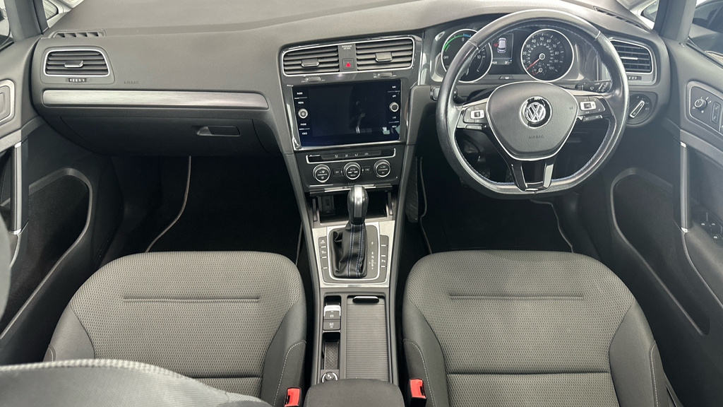 Volkswagen e-Golf Hatchback 35.8Kwh E-golf 202070 White #16