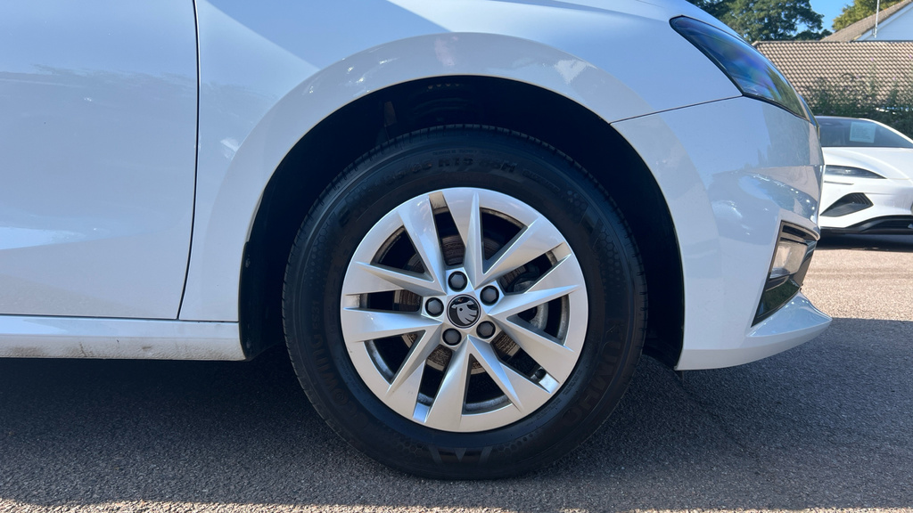 Skoda Fabia Design Edition White #20