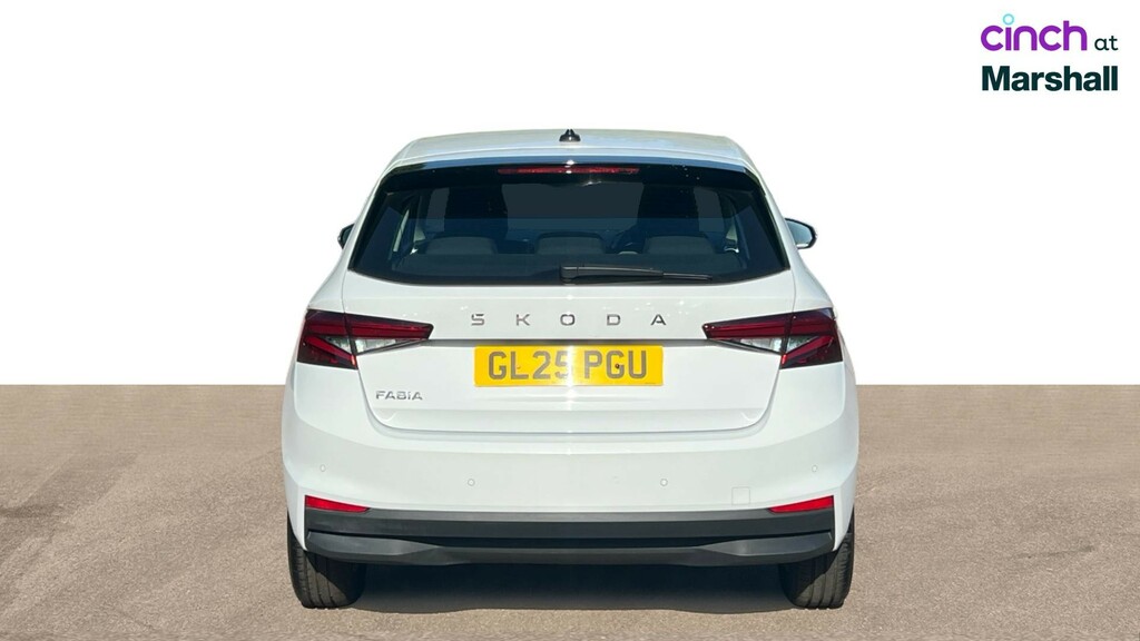 Skoda Fabia Design Edition White #4