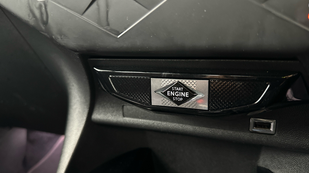 DS DS 3 Crossback 1.2 Puretech Bastille White #23