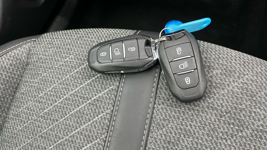 Peugeot e-2008 Gt Blue #27