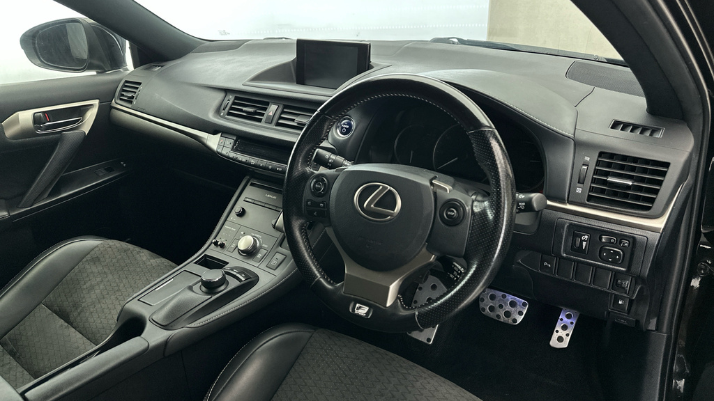 Lexus CT 200H 1.8 Se Cvt Plus Pack Black #11