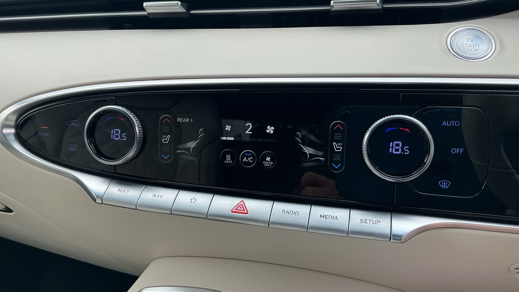 Genesis GV70 2.2D Luxury Suv Silver #41