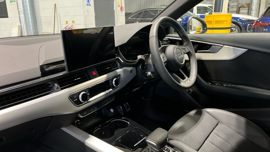 Audi A4 Avant 2L Black Edition Grey #11