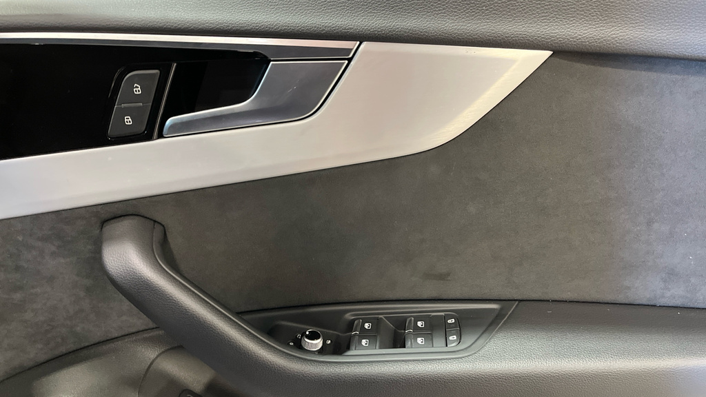 Audi A4 Avant 2L Black Edition Grey #39