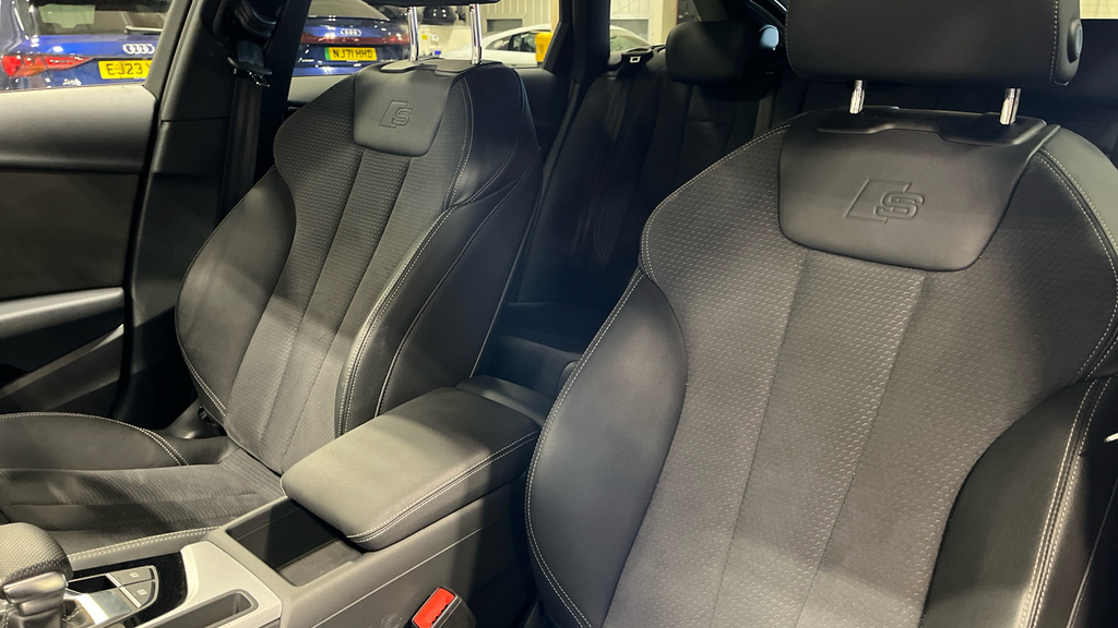 Audi A4 Avant 2L Black Edition Grey #32