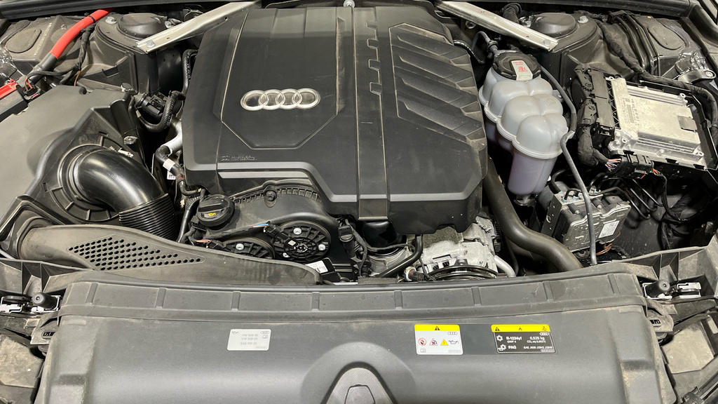 Audi A4 Avant 2L Black Edition Grey #24