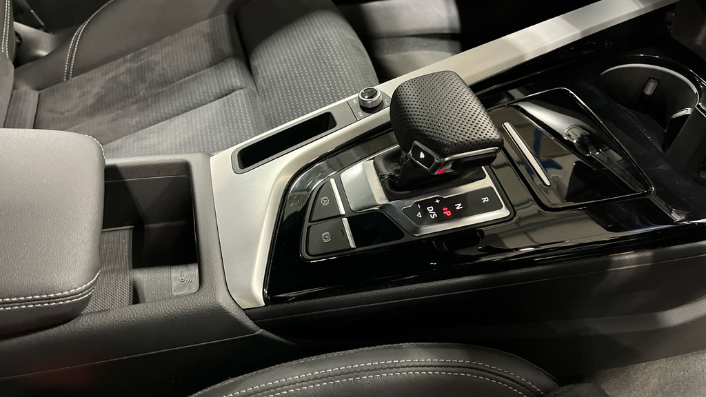 Audi A4 Avant 2L Black Edition Grey #38