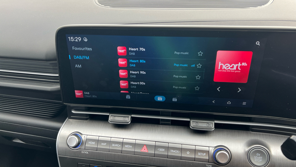 Hyundai Kona Hatchback Silver #31