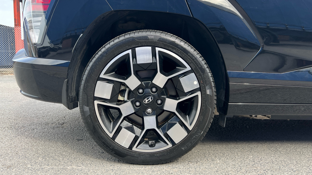 Hyundai Kona Hatchback Silver #42