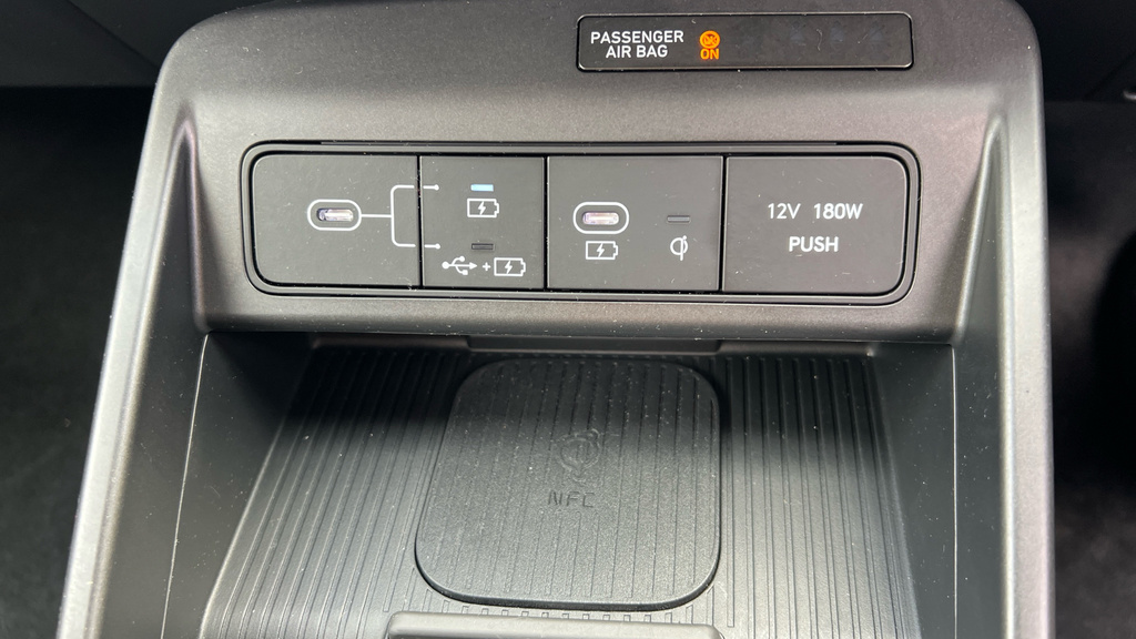 Hyundai Kona Hatchback Silver #30