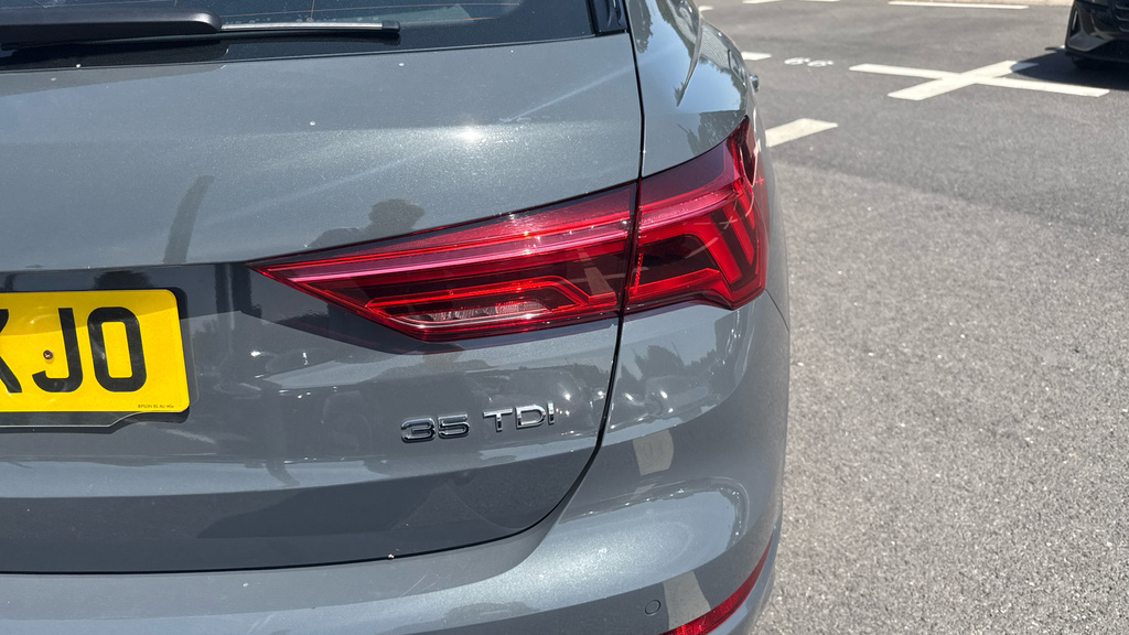 Audi Q3 45 Tfsi E Technik S Tronic White #37