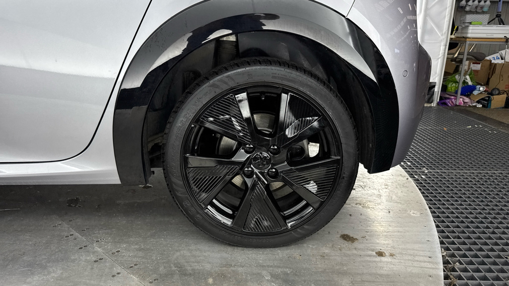 Peugeot e-208 Hatchback Black #20