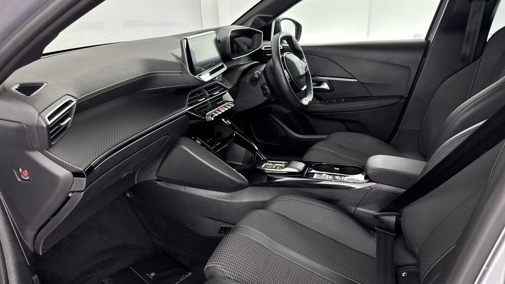 Peugeot e-208 Hatchback Black #10