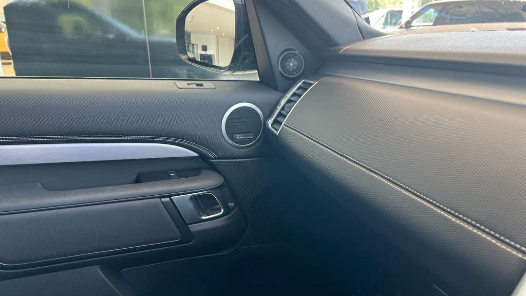 Land Rover Discovery Dynamic Se Red #35