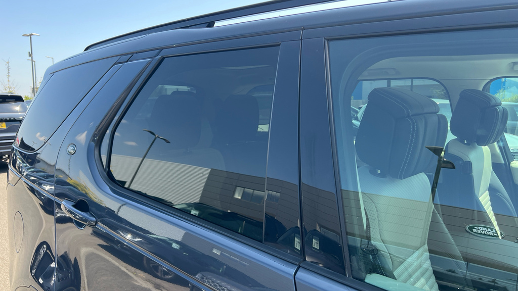 Land Rover Discovery Dynamic Hse Red #44