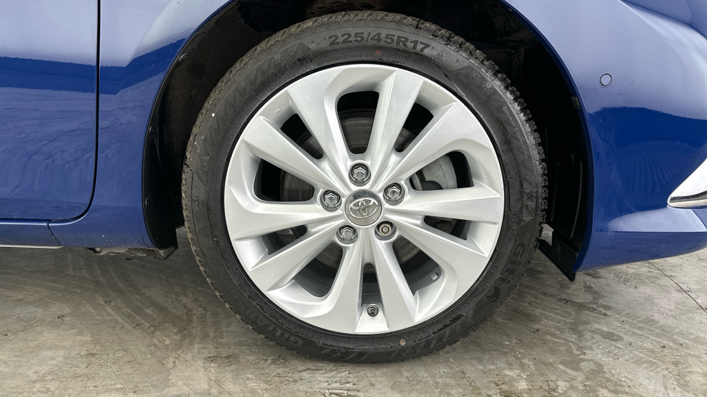 Toyota Auris Icon Tech White #27