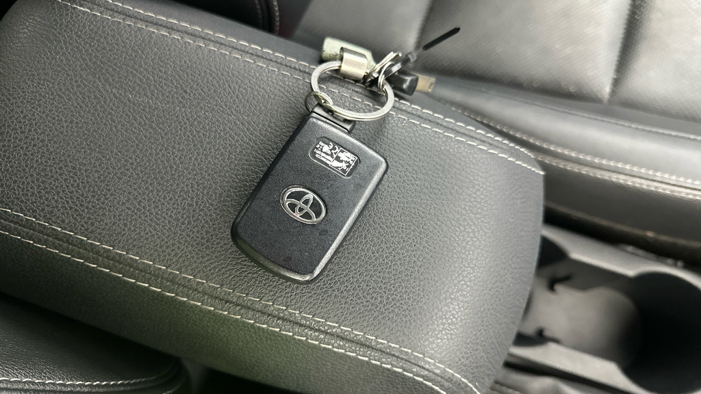 Toyota Auris Icon Tech White #30