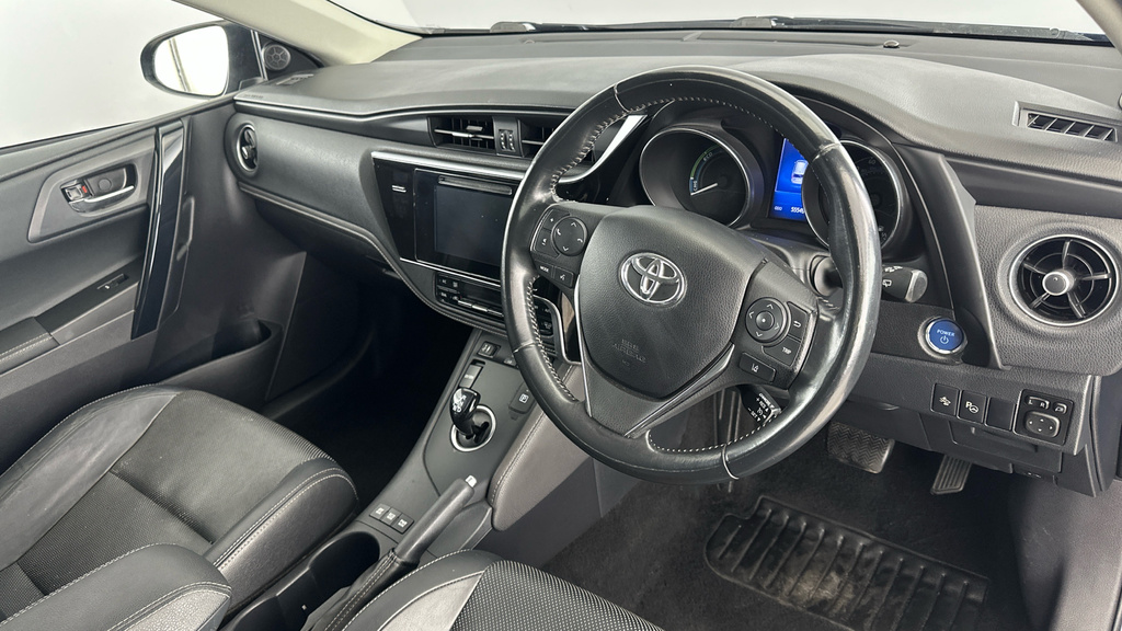 Toyota Auris Icon Tech White #9