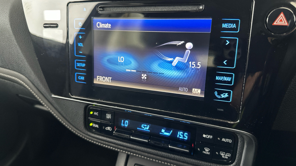 Toyota Auris Icon Tech White #15