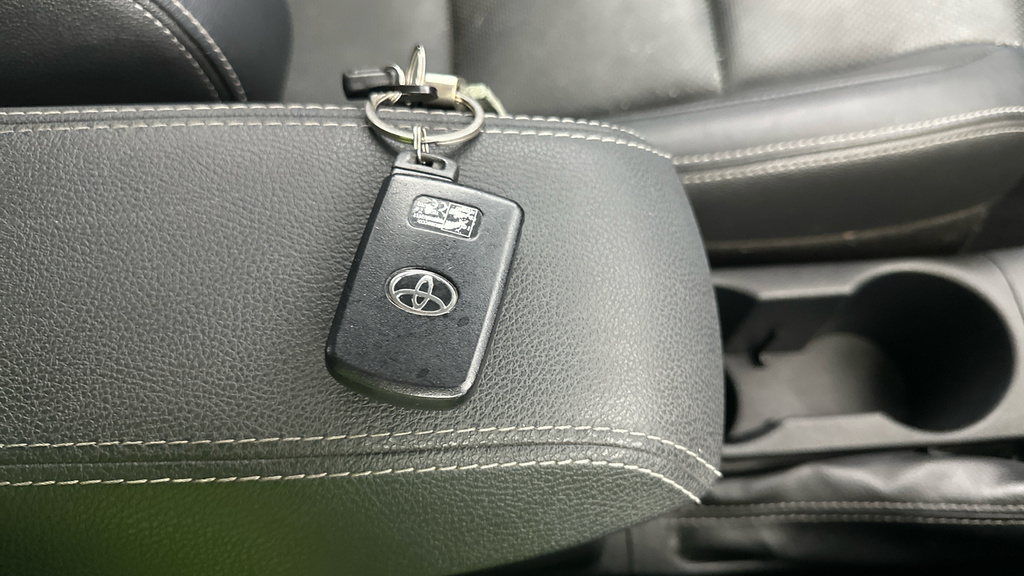 Toyota Auris Icon Tech White #29