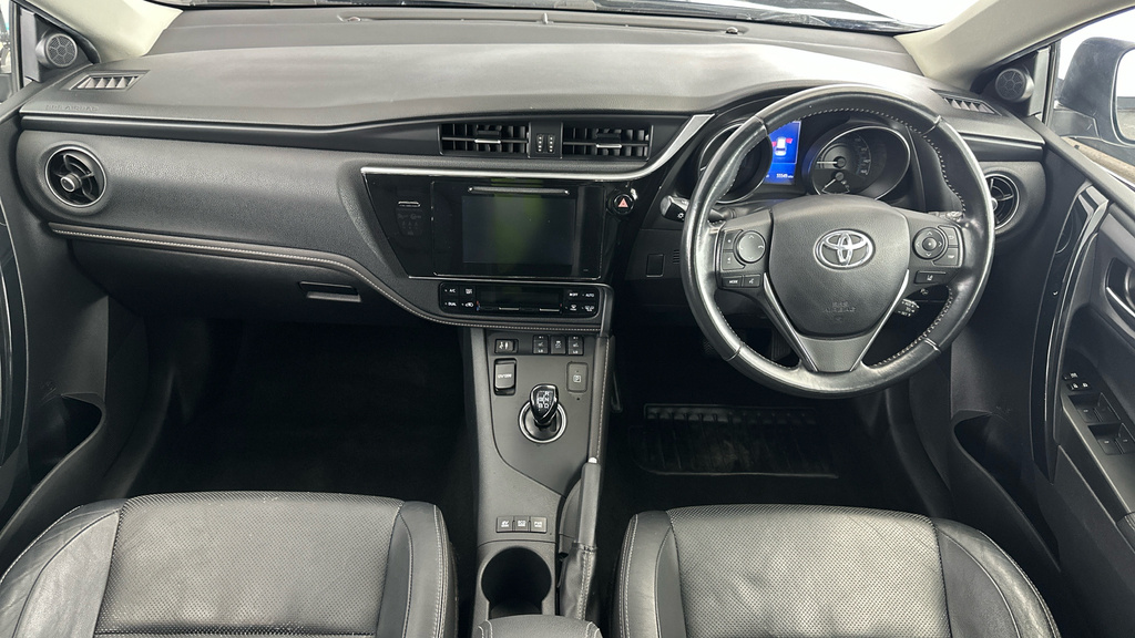 Toyota Auris Icon Tech White #13