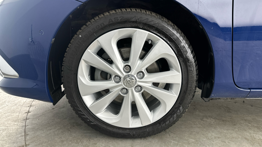 Toyota Auris Icon Tech White #24