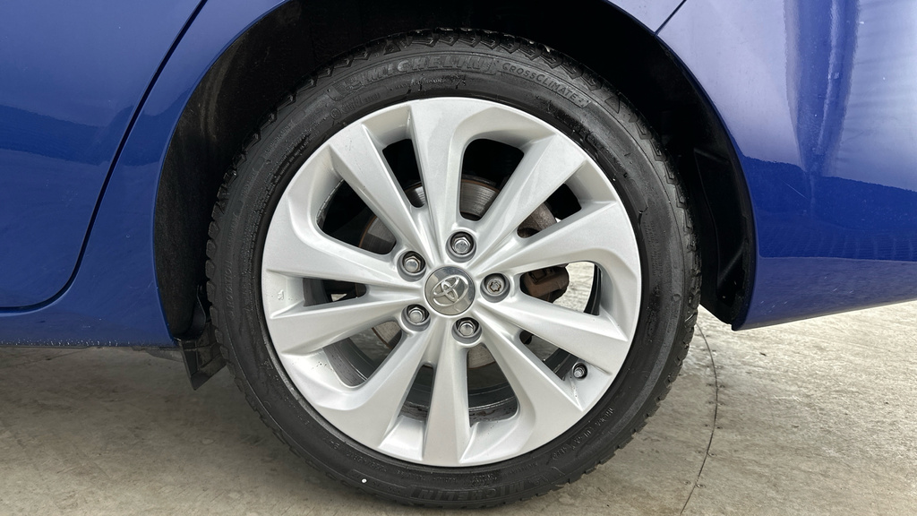 Toyota Auris Icon Tech White #25