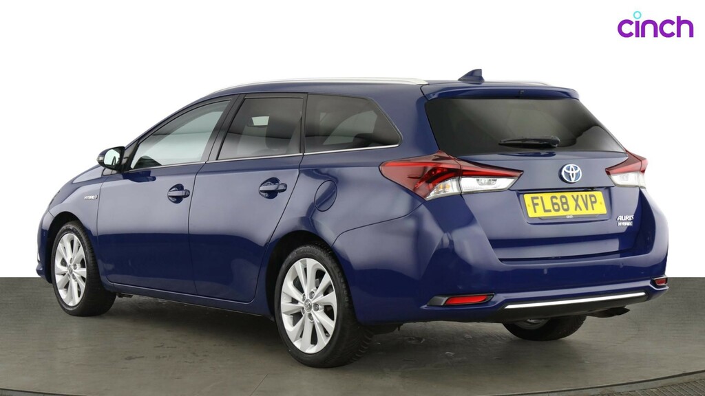 Toyota Auris Icon Tech White #5