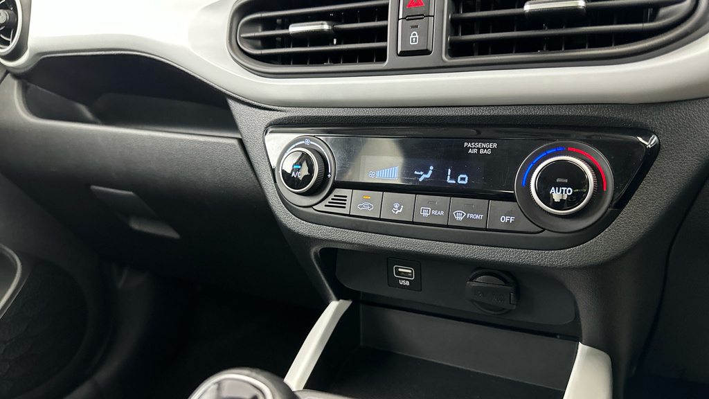 Hyundai I10 Hatchback Black #13