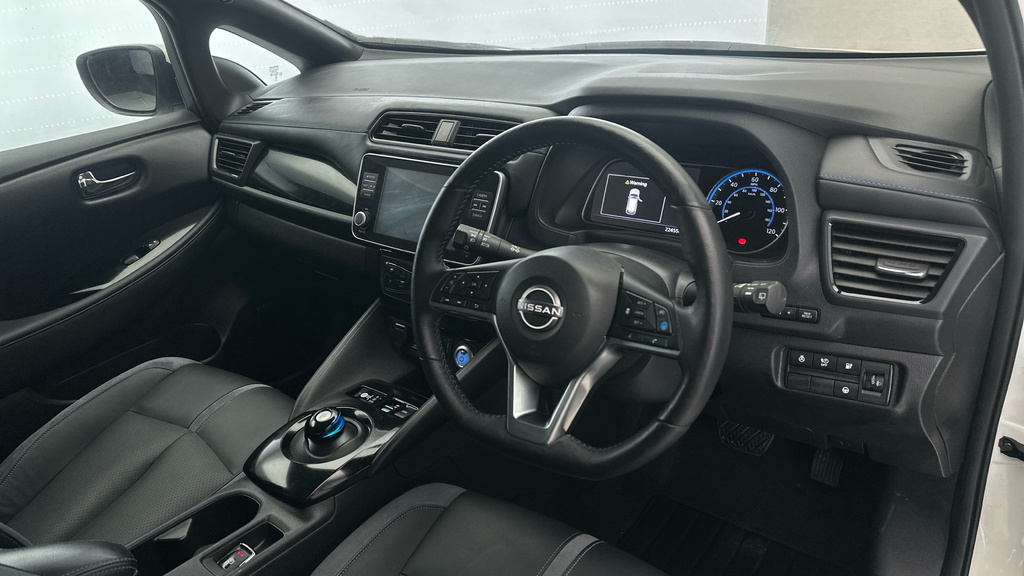 Nissan Leaf 39Kwh Tekna Hatchback Blue #12