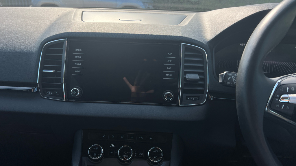 Skoda Karoq Suv White #17