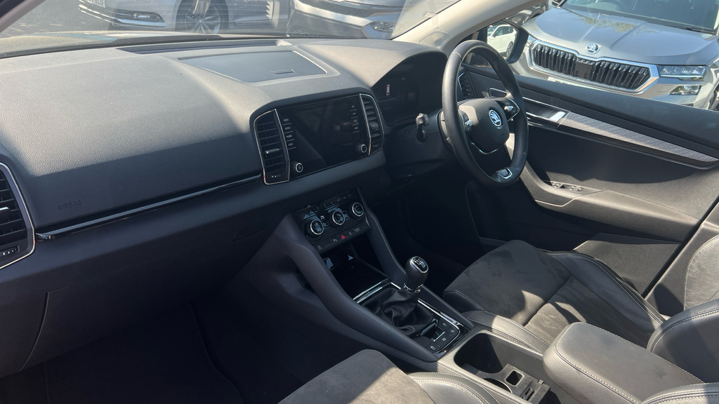 Skoda Karoq Suv White #11