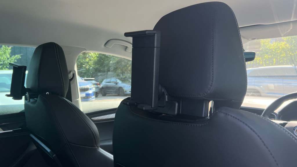 Skoda Karoq Suv White #36