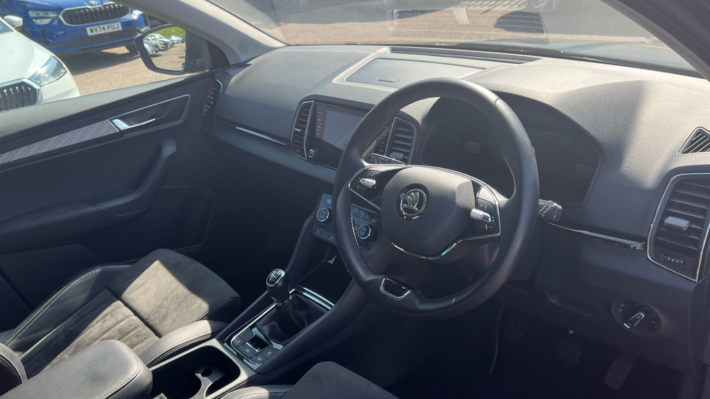 Skoda Karoq Suv White #10