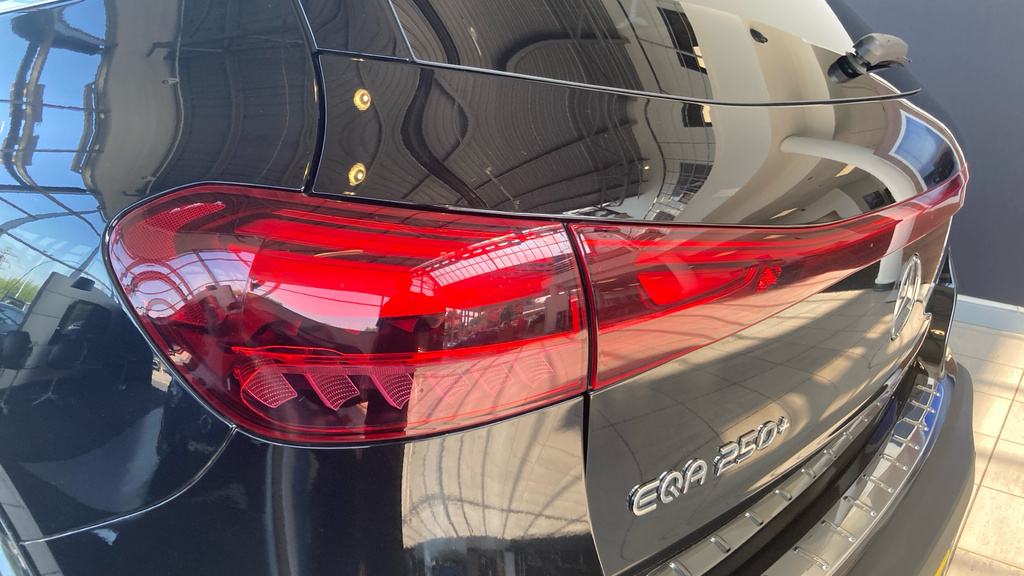 Mercedes-Benz EQA Amg Line Black #25