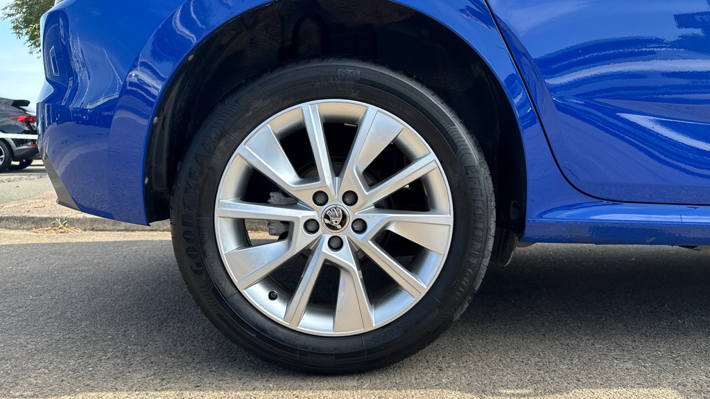 Skoda Kamiq Se Edition Blue #19