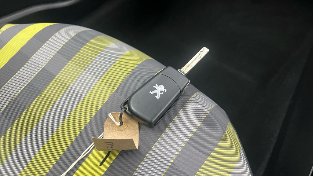 Peugeot 108 Active Black #28
