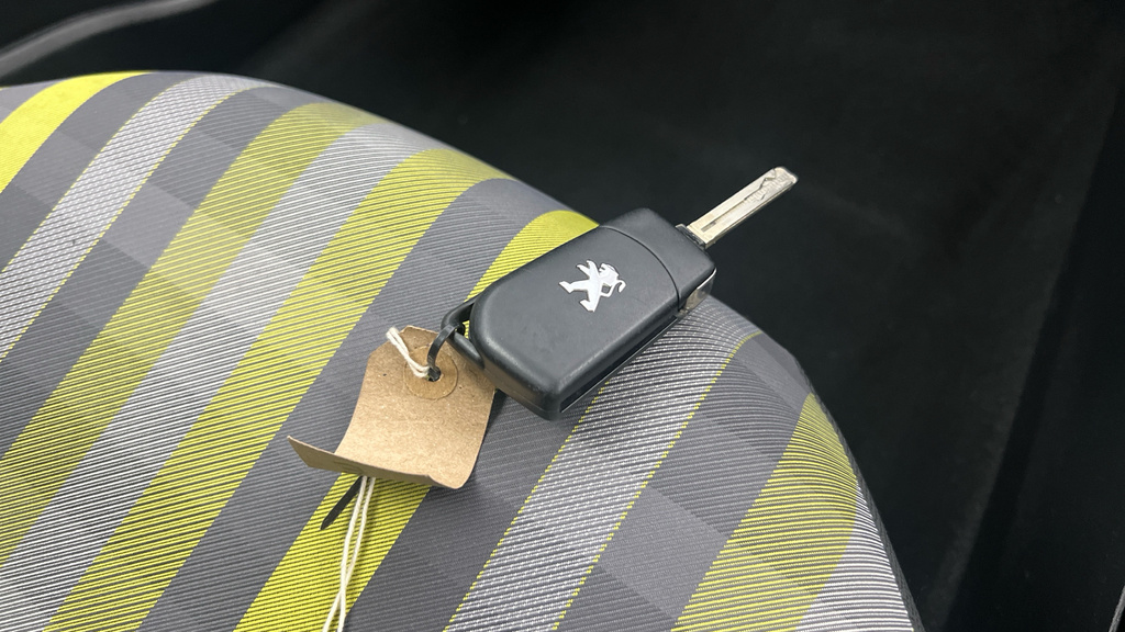 Peugeot 108 Active Black #15