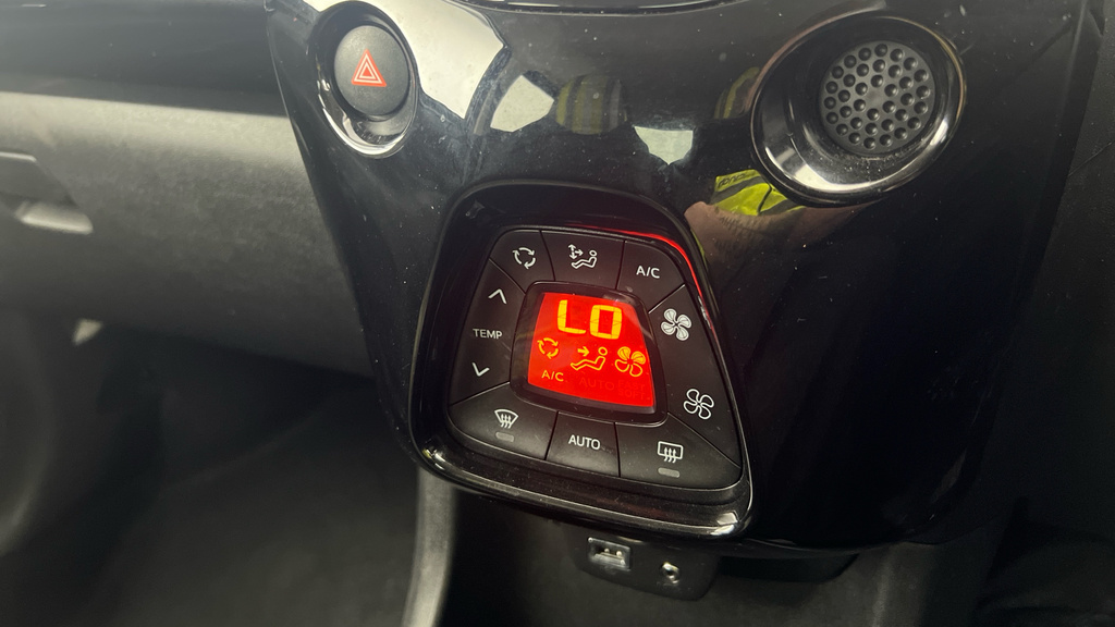 Peugeot 108 Active Black #17