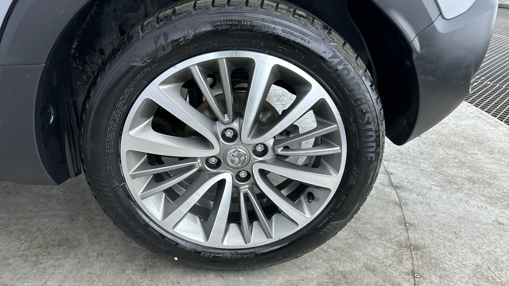 Vauxhall Crossland X Elite White #23