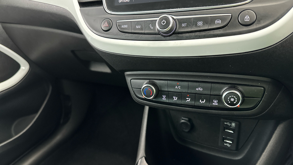 Vauxhall Crossland X Elite White #16