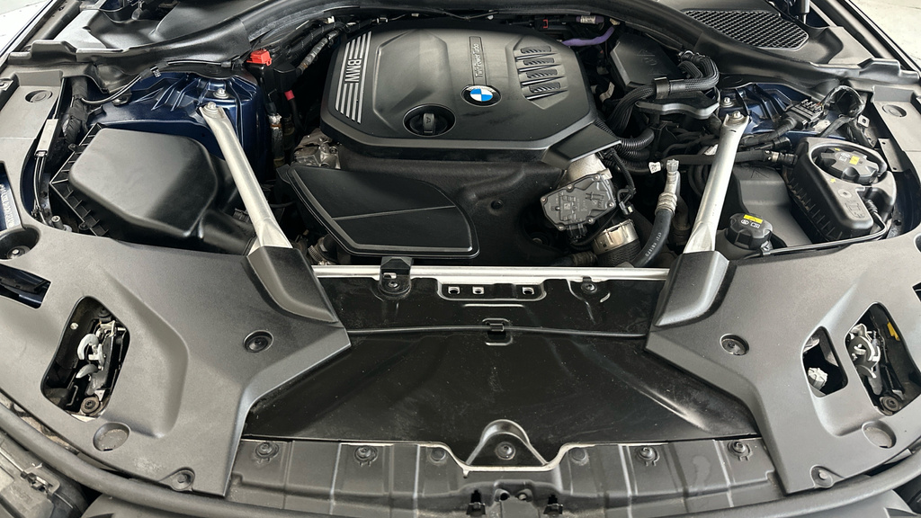 BMW 5 Series Saloon Grey #23
