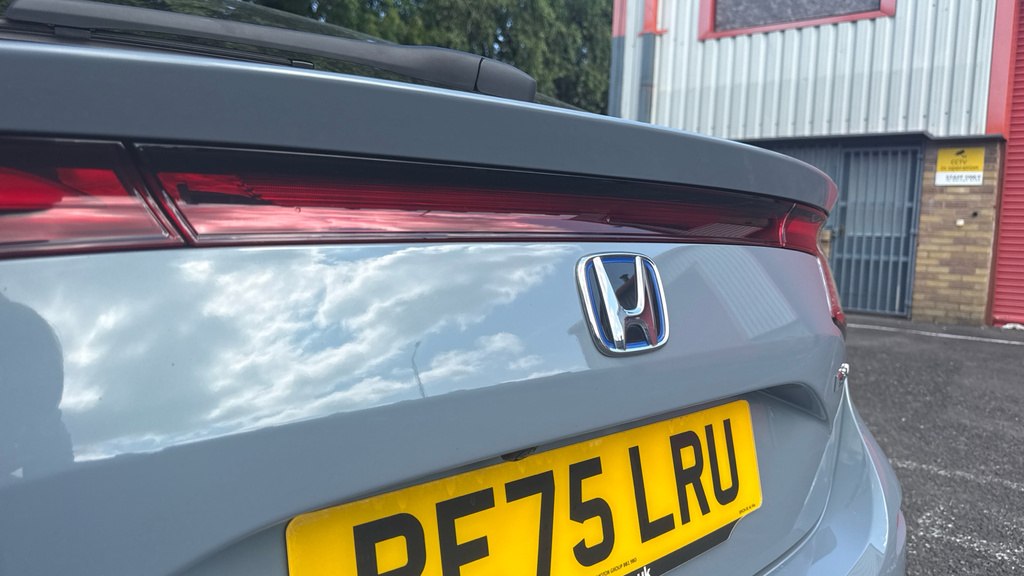 Honda Civic I-mmd Advance White #22